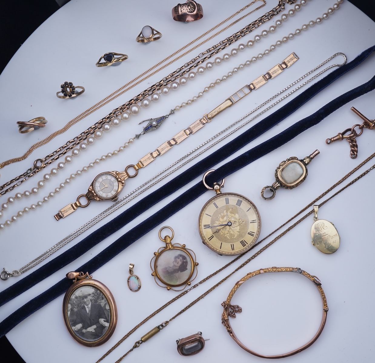 A collection of jewels, early-mid 20th century